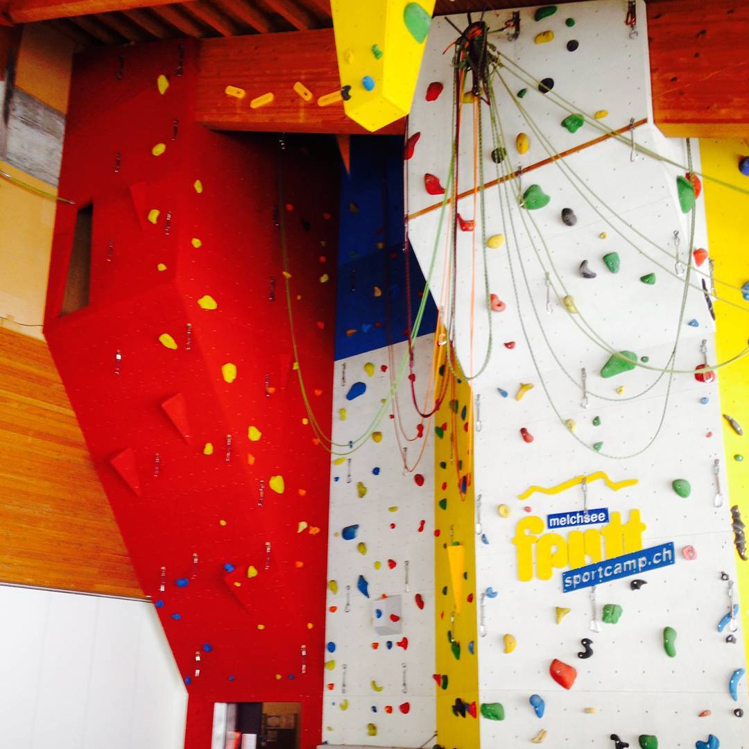 Schaut her, unsere erweiterte Kletterwand ist schon fast fertig! #new #climbingwall #fun #indoor #sportcampmelchtal