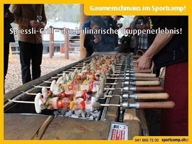 Unser Spiessli-Grill stillt den grössten Hunger 🙂 Ideal für deinen Gruppenanlass! https://sportcamp.ch/ihr-event/unser-gaumenschmaus/